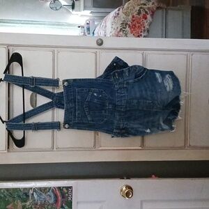 Divided overall shorts